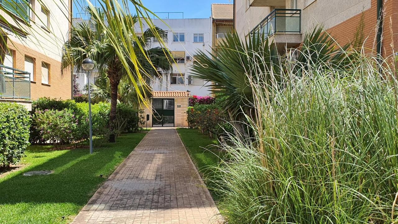 Universidad Del Mar - Alquiler Solo Familias Gandía Exterior foto